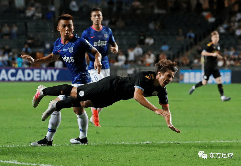 九游体育官网-包含今夜突围战来临，广州队围绕欧超杯门线救险，气氛紧张，更衣室氛围转暖的词条