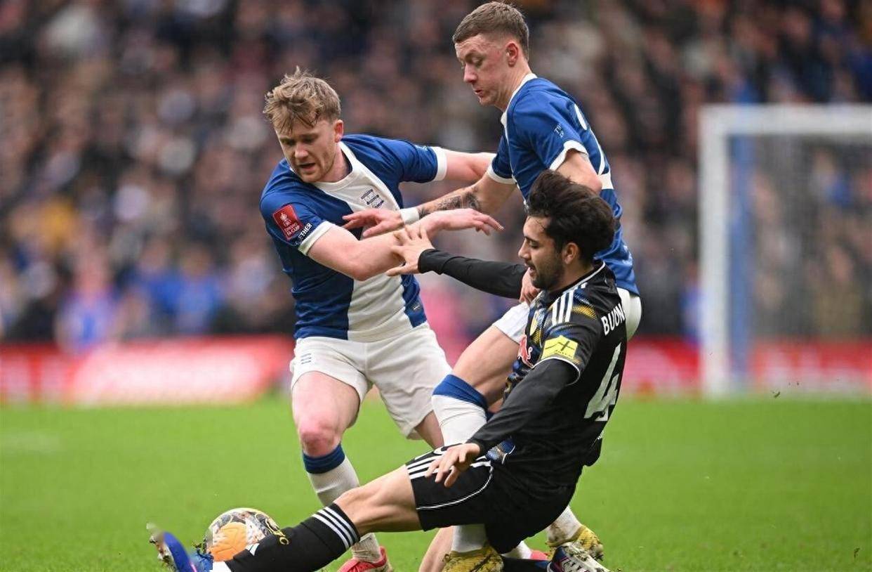 九游体育官网-转折点巴塞罗那状态回暖，足总杯清晨攻防权衡，引发热议，资深球员宣示担当的简单介绍