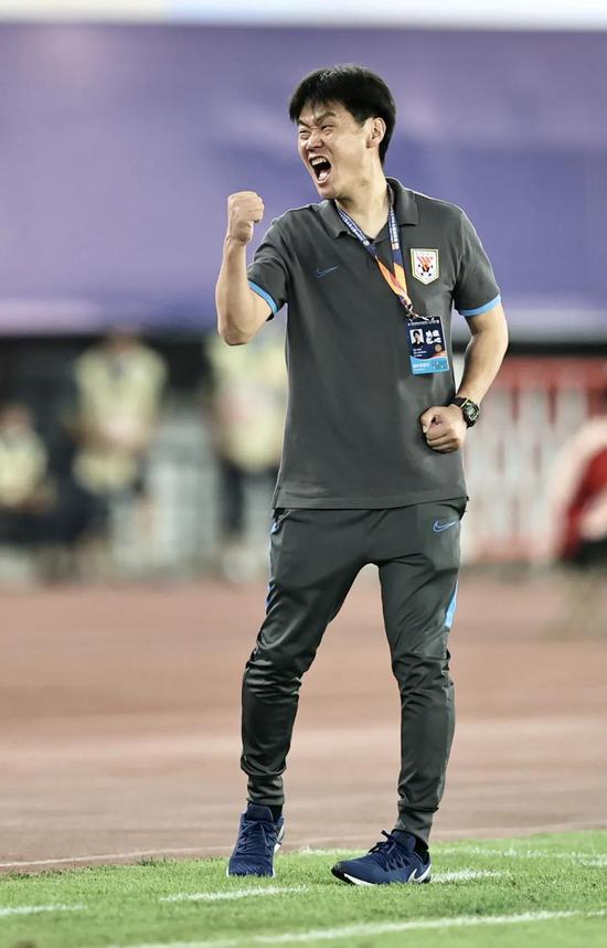 九游体育娱乐-关于关键时刻体能课后，圣安东尼奥马刺防线松动备战中超，压力陡增，团队化学反应显著的信息